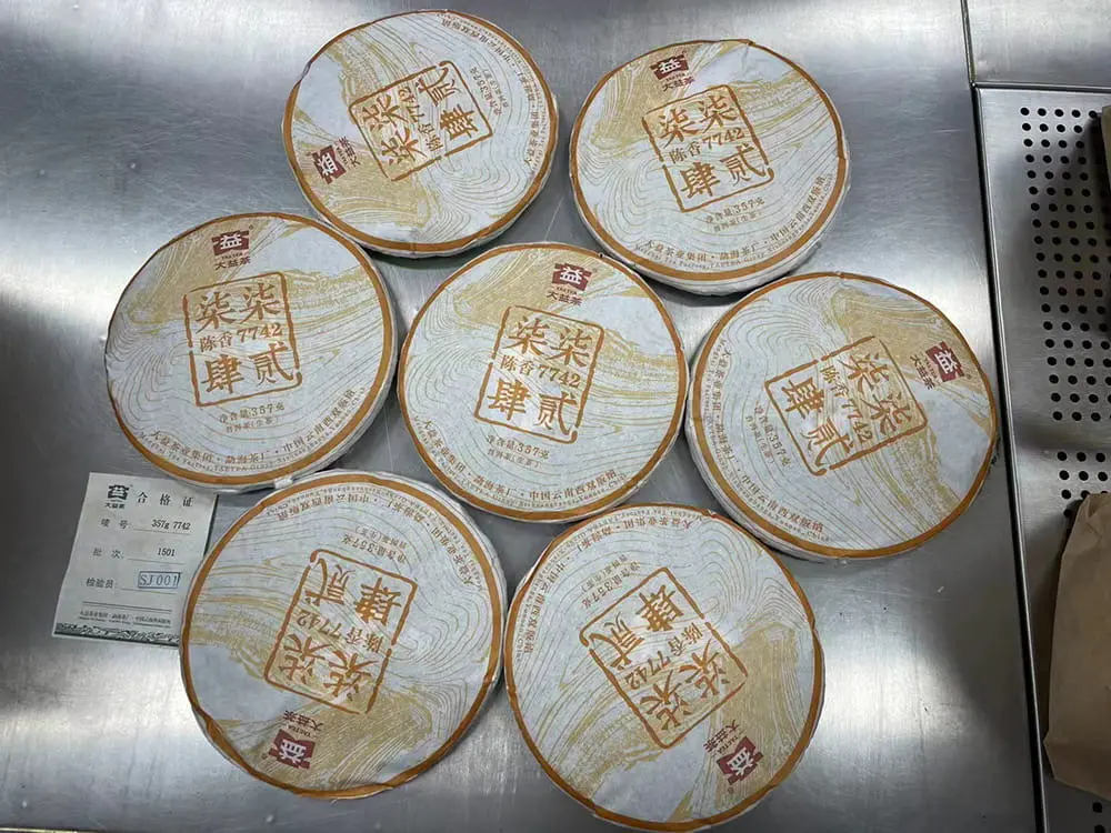 回收大益普洱茶2015年生茶熟茶图2